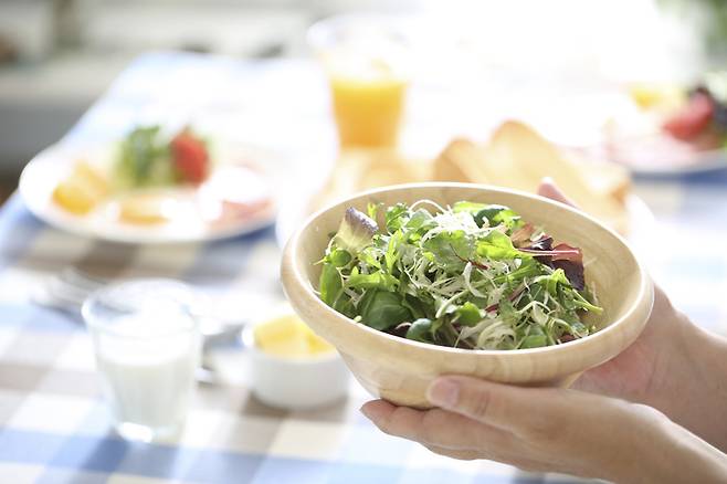 매끼 식사 시간에 식단 비율을 채소로 50% 이상 유지하는 것이 좋다. 사진=게티이미지뱅크