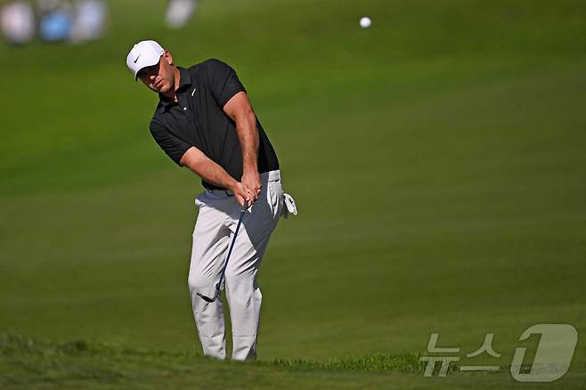 브룩스 켑카가 30일(한국시간) 열린 PGA 투어 파머스 인슈어런스오픈 1라운드에서 공동 102위에 그쳤다. ⓒ AFP=뉴스1