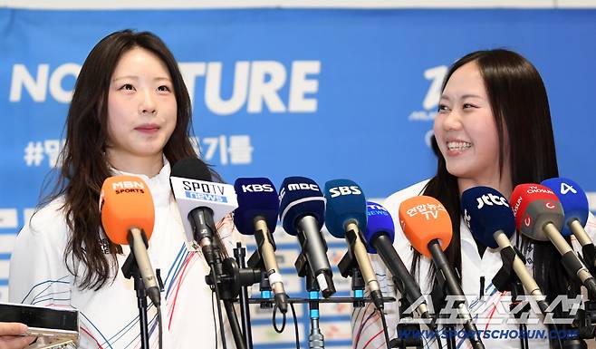 제25회 밀라노 코르티나담페초 동계올림픽 참가하는 대한민국 선수단 본진이 30일 인천국제공항을 통해 이탈리아로 출국했다. 임리원, 박지우가 인터뷰를 하고 있다. 인천공항=박재만 기자 pjm@sportschosun.com/2026.01.30/