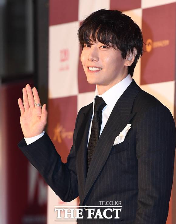 가수 박효신이 오는 4월 인천문학경기장 주경기장에서 단독 콘서트 '박효신 LIVE A & E 2026'을 연다. /더팩트 DB