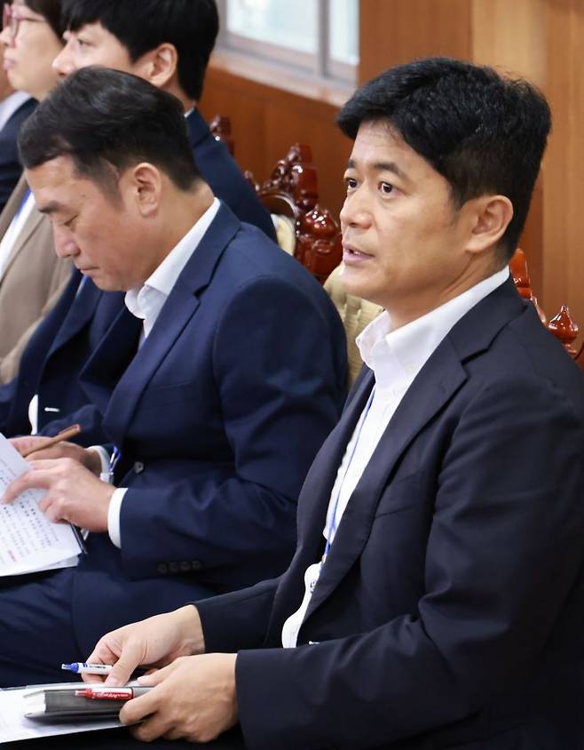 전·현직 고위공직자 362명의 재산등록 사항이 공개된 가운데, 이장형 청와대 법무비서관이 재산 대부분을 테슬라 주식으로 보유한 사실이 알려져 화제가 됐다. 연합뉴스