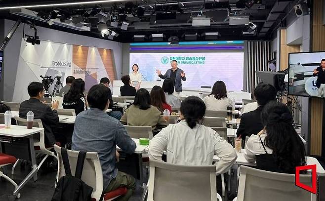 기업과 협업해 진행한 '라이브커머스 기업쇼호스트 실습' 현장. 부천시 제공