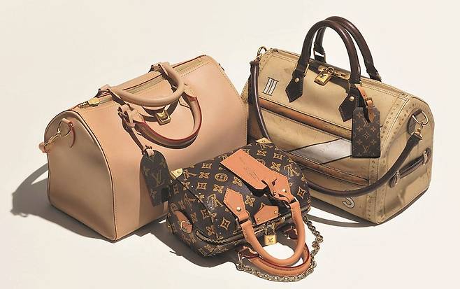 VVN&타임 트렁크 컬렉션. VVN 컬렉션은 천연 가죽을 조명한다. 순수함과 시간이 흐르며 더욱 은은한 광택을 더하는 파티나로 잘 알려진 이 연한 베지터블 태닝 카우하이드는 루이 비통 유산이 지닌 순수함, 진정성, 장인정신을 형상화한다. 본연의 상태를 온전히 보존하기 위해 세심하게 다루고 정교하게 커팅해 자연스러운 개성을 드러낸다.