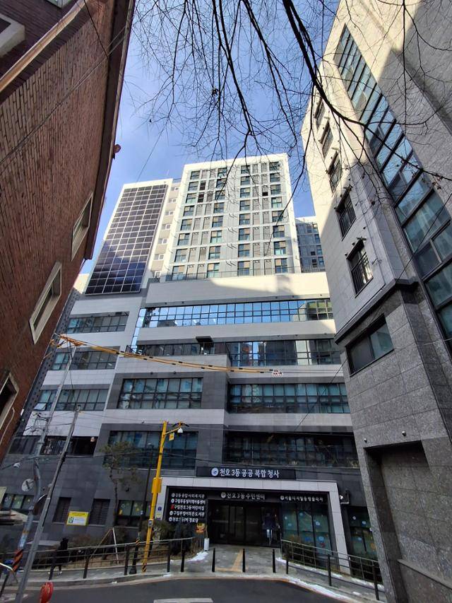 30일 찾아간 서울 강동구 강동천호 행복주택. 각종 공공기관 위에 공공임대주택이 들어섰다. 김민호 기자