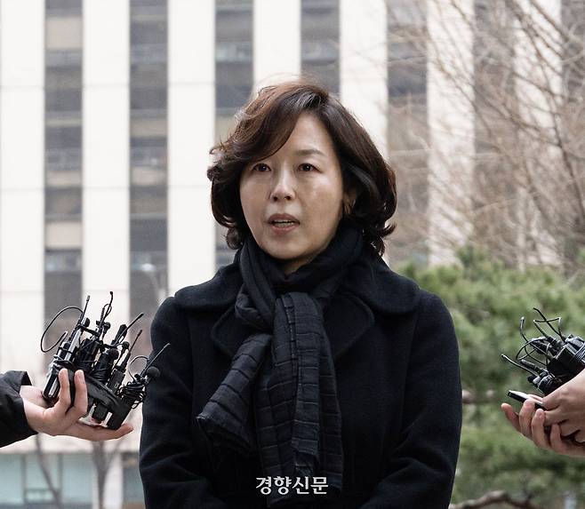 강선우 무소속 의원에게 공천헌금 1억 원을 건넨 혐의를 받는 김경 전 서울시의원이 지난 15일 2차 조사를 받기 위해 서울 마포구 서울경찰청 공공범죄수사대로 출석하던 중 취재진 질문에 답하고 있다. 성동훈 기자