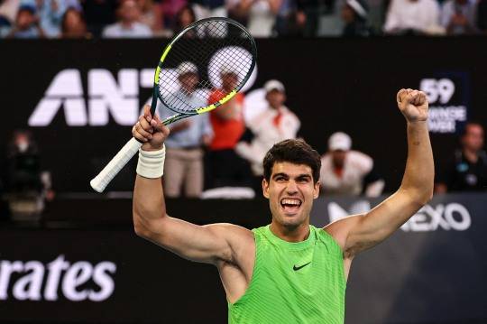 알카라스, 츠베레프 5시간 27분 혈투 끝에 제압...호주오픈 결승 진출