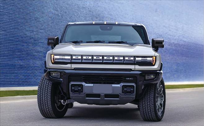 한국GM은 픽업·SUV 전문 브랜드 GMC를 전면에 내세운다. 대표 모델은 허머 EV다. (GM 제공)