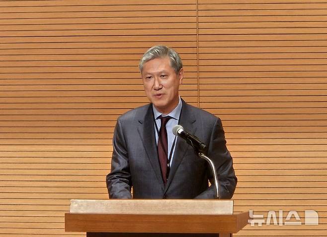 [베이징=뉴시스] 박정규 특파원 = 노재헌 신임 주중국대사가 지난해 10월 16일 오후 중국 베이징 차오양구 주중대사관에서 취임식을 갖고 취임사를 하고 있다. 2025.10.16 pjk76@newsis.com