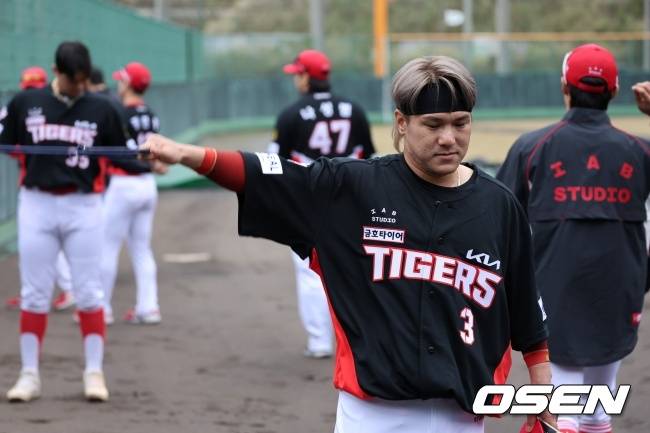 배가 쏙 들어갔다 감독도 놀란 체중감량...초심으로 돌아간 게으른 천재, 다시 타격왕 도전이다