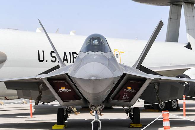 미국 공군 F-22 스텔스기가 지상에 전시되어 있다. 세계일보 자료사진