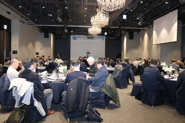 ▲제16대 한국가스학회가 30일 테이크호텔 광명에서 ' 2026년도 제1차 이사회'와 신년회를 개최하며 향후 2년간의 본격적인 활동에 들어갔다.