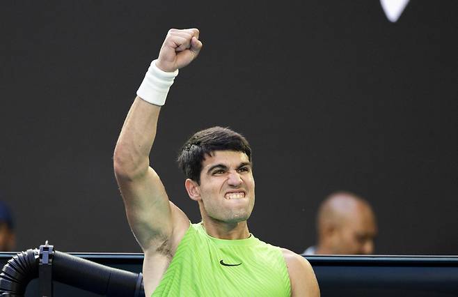 올해 호주오픈 결승에 진출한 카를로스 알카라스. 알카라스는 역대 최연소 커리어 그랜드슬램 달성을 노리고 있다. 멜버른=신화 뉴시스