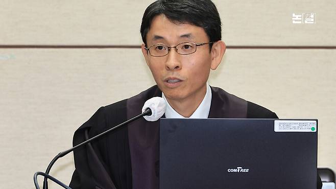 [논썰] ‘김건희엔 연민’ ‘국민엔 모독’ 가득찬 판결, 참을 수 없는 ‘사법 방종’. 한겨레TV