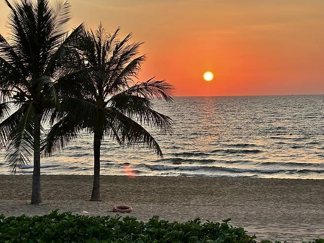 일몰 명소로 알려진 ‘쉐라톤 푸꾸옥 롱비치 리조트’ / 사진=권효정 여행+ 기자