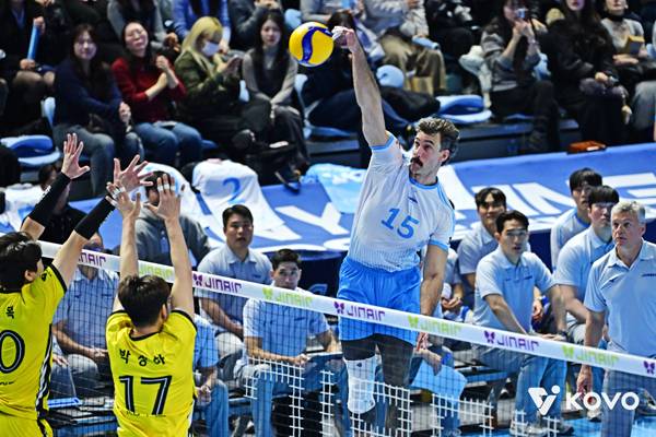 러셀이 공격을 시도하고 있다. 사진 제공= KOVO