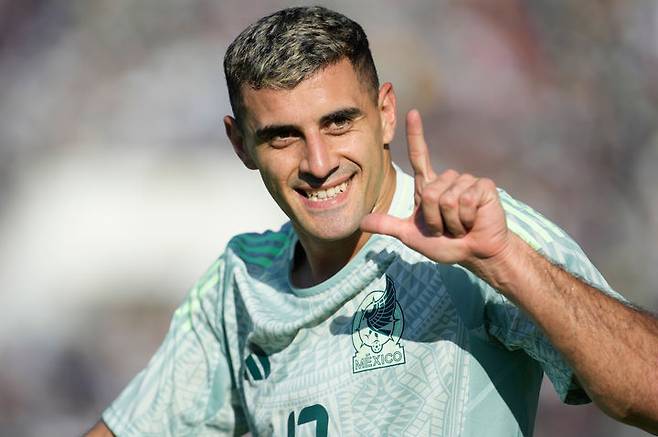 [산타크루스=AP/뉴시스] 멕시코의 헤르만 베르테라메가 25일(현지 시간) 볼리비아 산타크루스의 에스타디오 라몬 타후이치에서 열린 볼리비아와 평가전 후반 23분 선제골을 넣은 뒤 세리머니하고 있다. 2026 북중미 월드컵 조별리그 A조에서 대한민국과 맞붙는 멕시코가 졸전 끝에 1-0 승리를 거뒀다. 2026.01.26.