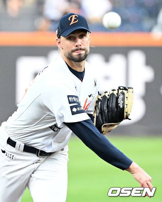 [OSEN=대전, 이대선 기자] 1회초 무사에서 한화 선발투수 와이스가 역투하고 있다.  2025.08.19 /sunday@osen.co.kr