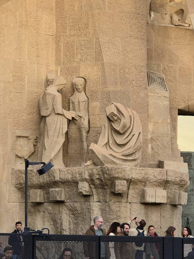 서쪽 수난의 파사드 베드로의 세 차례 부인.