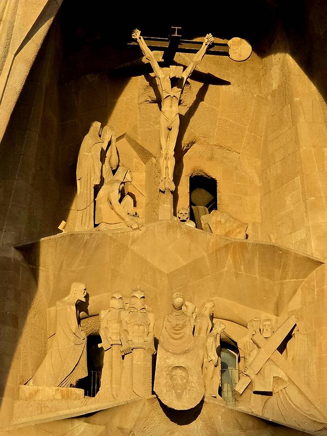 수난의 파사드 예수 십자가 처형.