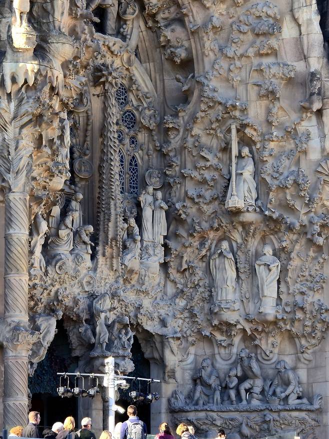 탄생의 파사드 예수 탄생 찬양 조각군.