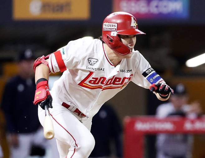 SSG가 최지훈과 비FA 다년계약 논의 의사를 밝혔다. 사진제공｜SSG 랜더스