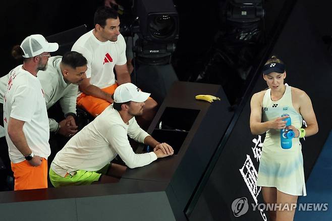 부코프 코치와 리바키나 [로이터=연합뉴스]