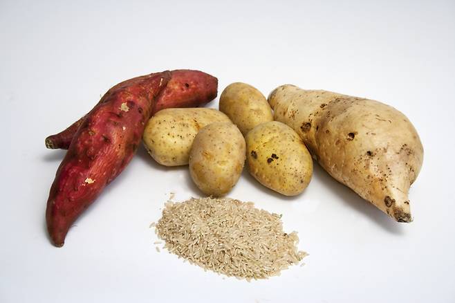 다이어트할 때 빵, 밥, 면을 줄이되, 채소는 충분히 먹어야 건강을 지킬 수 있다. 사진= 게티이미지뱅크