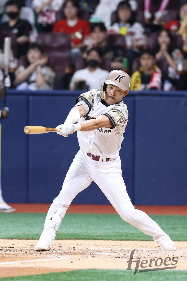 이용규가 타격에 임하고 있다. 사진 | 키움 히어로즈