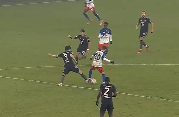 김민재 반칙 장면. 중계화면 캡쳐