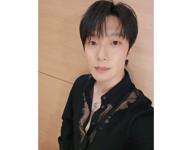 그룹 FT아일랜드 멤버 최민환이 공연 도중 쓰러지며 팬들의 우려를 자아냈다. 최민환 SNS