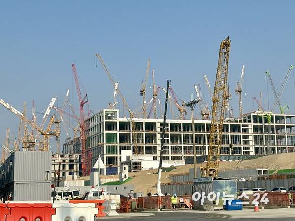 크레인이 빼곡히 들어선 SK하이닉스 용인 반도체 클러스터 공사 현장. 23일 경기 용인시 처인구 원삼면 일대에서 골조 공정이 진행되고 있다. 2026.01.23 [사진=권서아 기자]