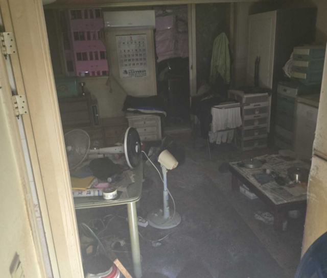 ▲ 1일 오전 5시 5분쯤 춘천시 효자동의 한 아파트 6층에서 불이 나 입주민 20여명이 대피하는 소동이 빚어졌다. 강원소방본부 제공