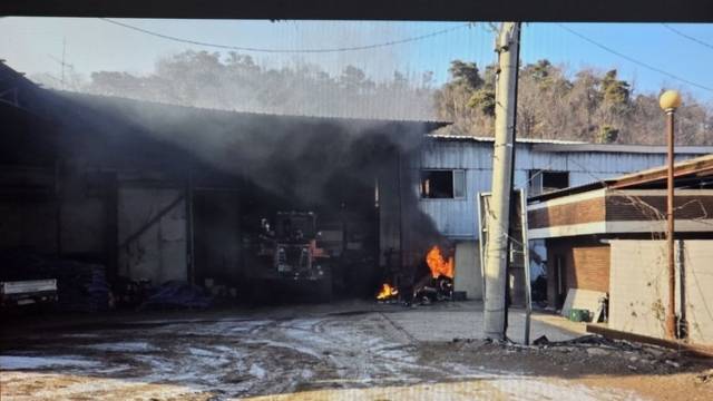 ▲ 1일 오후 2시 59분쯤 원주시 문막읍의 한 양계장 물탱크실에서 불이 나 소방당국이 진화했다. 강원소방본부 제공