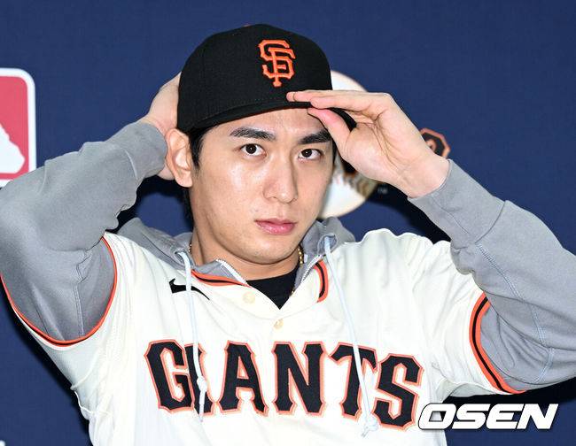 한국까지 와놓고선 이럴 수 있나…이정후 낭패, 2년 만에 포지션 박탈이라니 중견수는 아니었다, 암묵적 인정