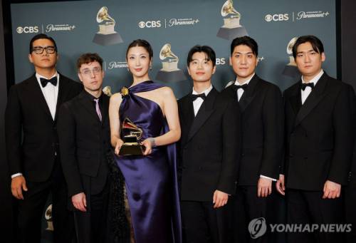 ◇1일(현지 시각) 오후 미국 로스앤젤레스에서 열린 ‘제68회 그래미 어워즈’에서 골든은 ‘베스트 송 리튼 포 비주얼 미디어’(Best Song Written For Visual Media) 부문 수상작으로 선정됐다. 사진=연합뉴스 제공