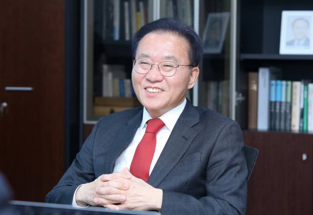 오는 6·3 지방선거 대구시장 출마를 선언한 윤재옥 국민의힘 의원(4선·대구 달서구을)이 국회 의원회관에서 매일신문과 만나 인터뷰하고 있다. 이무성 객원기자