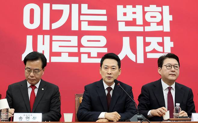 국민의힘은 이번주 지방선거 공천을 책임질 공천관리위원장을 선임한다. 2일 국회에서 열린 최고위원회의에서 모두발언을 하는 장동혁 대표. /연합뉴스