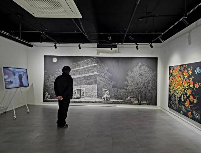 갤러리 범향에서 열리고 있는 ‘흑멸백흥 in 부산’ 전시 전경. 갤러리 범향 제공