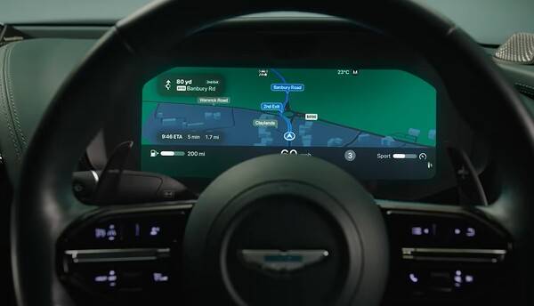 애플 '카플레이 울트라'가 적용된 애스턴마틴. /&nbsp;애스턴마틴 공식 유튜브 갈무리