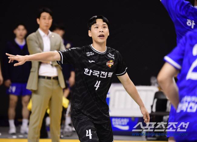 11일 의정부 경민대학교 체육관에서 열린 배구 V리그 남자부 KB손해보험과 한국전력의 경기. 경기하는 한국전력 리베로 정민수. 의정부=송정헌 기자songs@sportschosun.com/2025.11.11/