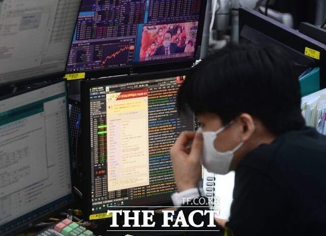 금융위원회는 지난달 30일 자본시장법 시행령·금융투자업 규정 개정안을 오는 3월 11일까지 입법예고한다고 밝혔다. 개정안은 국내 우량주 1개를 기초자산으로 하는 레버리지 ETF 등의 상장을 전면 허용하는 내용이 담겼다. /더팩트 DB