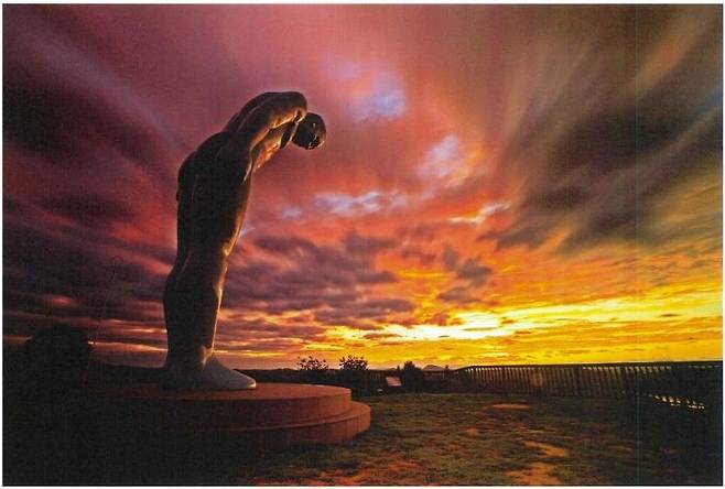 그리팅맨(옥녀봉 일몰). 경기도 제공