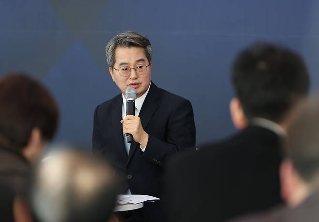 김동연 경기도지사가 2일 경기 수원시 영통구 경기도청에서 열린 '2026 경기도 신년 기자간담회'에서 취재진의 질문에 답하고 있다. /뉴스1