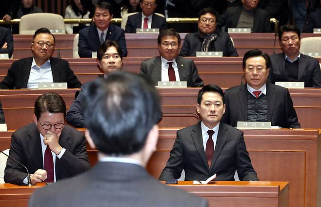 송언석 국민의힘 원내대표가 2일 국회에서 열린 의원총회에서 발언하고 있다. 윤운식 선임기자 yws@hani.co.kr