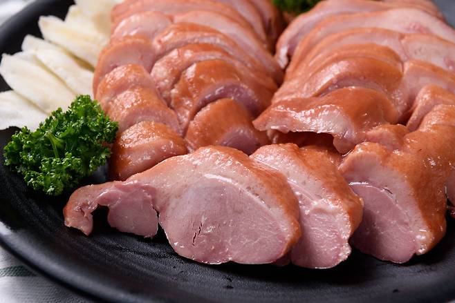 오리 기름은 불포화지방산 비율이 높지만 포화지방도 함유돼 과다 섭취 시 체중 조절과 혈관 건강에 도움이 되지 않는다. / 클립아트코리아