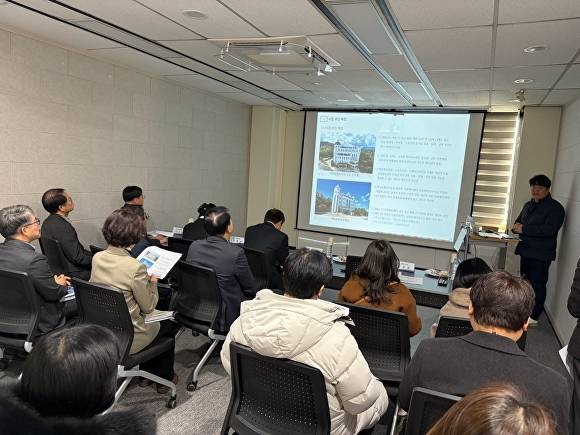 어린이복합문화체육센터 건축기획 용역 최종보고회가 열리고 있다. [사진=정읍시]