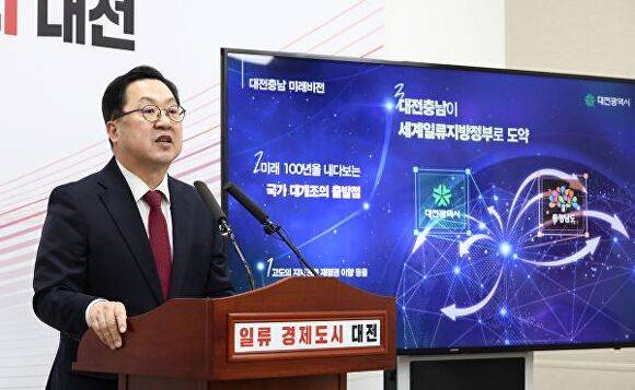 이장우 대전시장이 대전충남통합이 단순한 물리적 통합이라면 반다한다는 취지의 기자회견을 하고 있다 [사진=대전시]