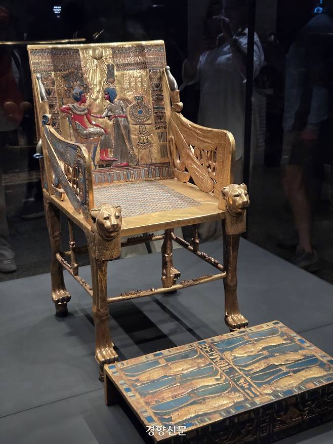이집트 기자 이집트 대박물관(GEM) 투탕카멘실에 전시된 투탕카멘의 왕좌. 기자(이집트) | 윤승민 기자