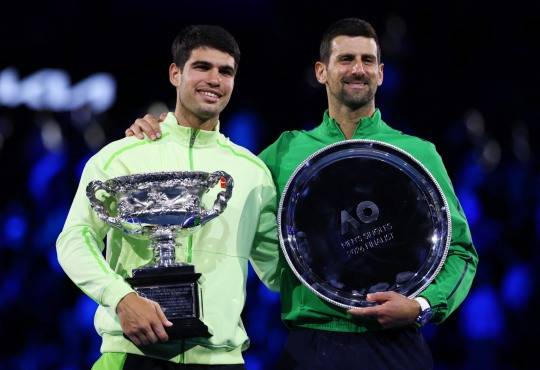 호주오픈 결승에서 만난 알카라스(왼쪽)와 조코비치. 사진[EPA=연합뉴스]