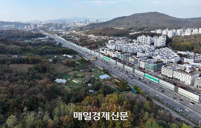 경부고속도로 인근 서울 서초구 서리풀지구 전경 [이승환 기자]